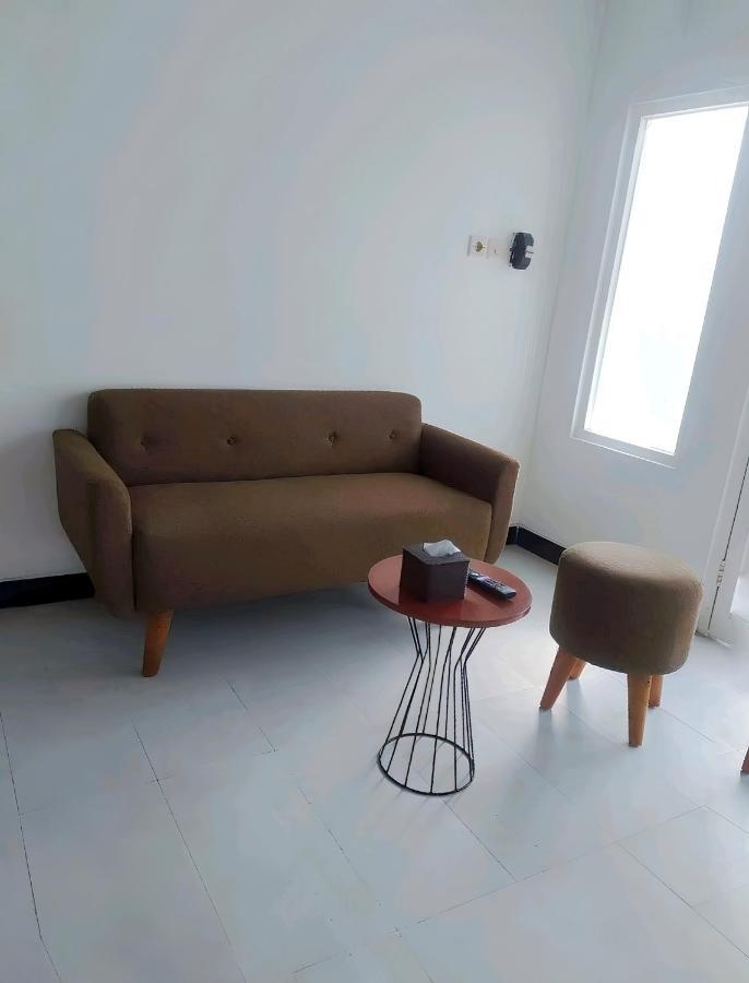 Homestay Omah Putih Bantul Buitenkant foto